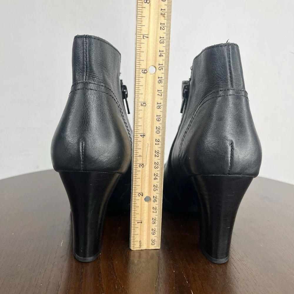 Born Claire Boots Women's 7.5M Black Leather‎ Block Heel Ankle Booties Zip